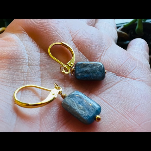 Labradorite Earrings - Picture 4 of 4